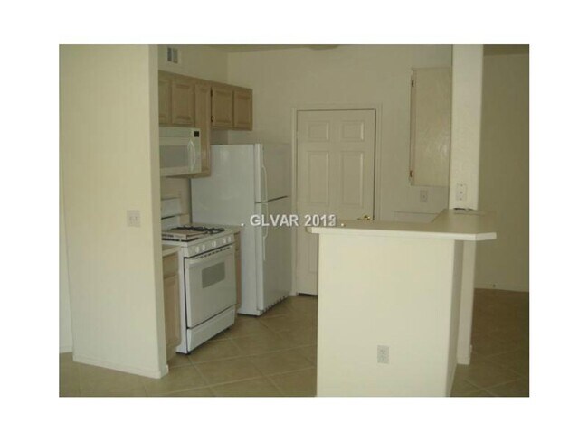 Building Photo - Nice 2-Bedroom Condo in a Guard-Gated Comm...