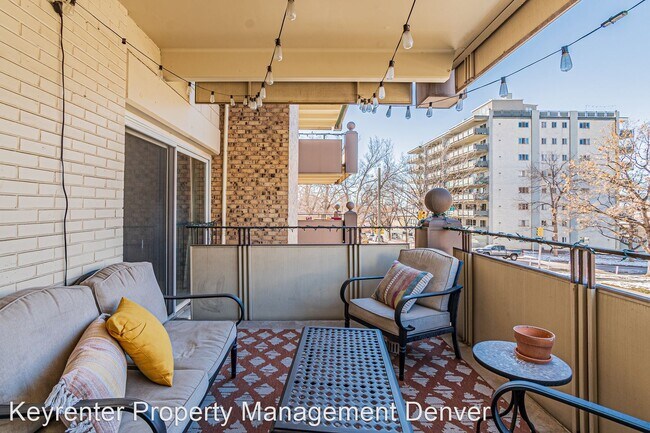 Building Photo - 2 br, 1 bath House - 700 N Washington St #207