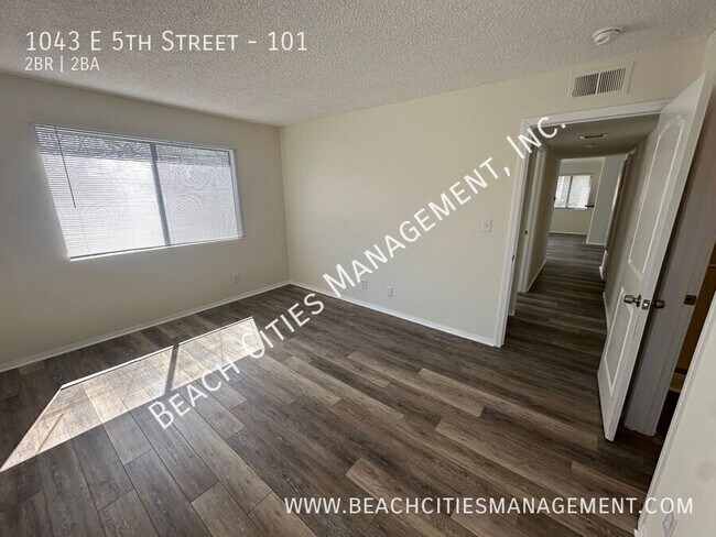 Building Photo - 1043 E 5th St