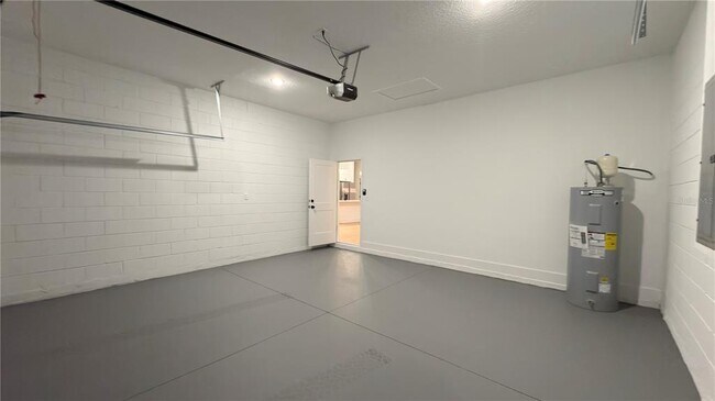 Building Photo - 7250 N Freeport Cir
