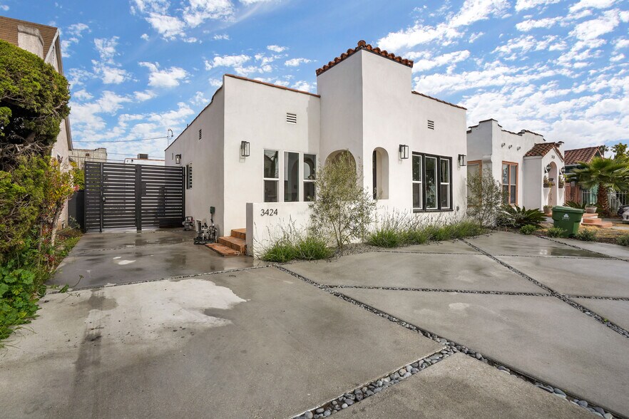 Building Photo - 3424 Edgehill Dr