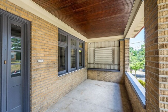 Building Photo - Stunning 3 bedroom home in Pittsburgh avai...