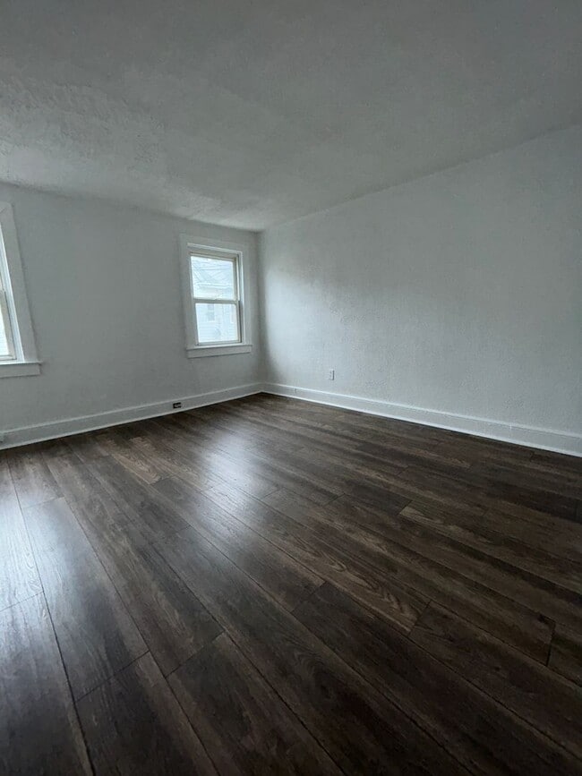 Building Photo - Schedule a showing NOW!