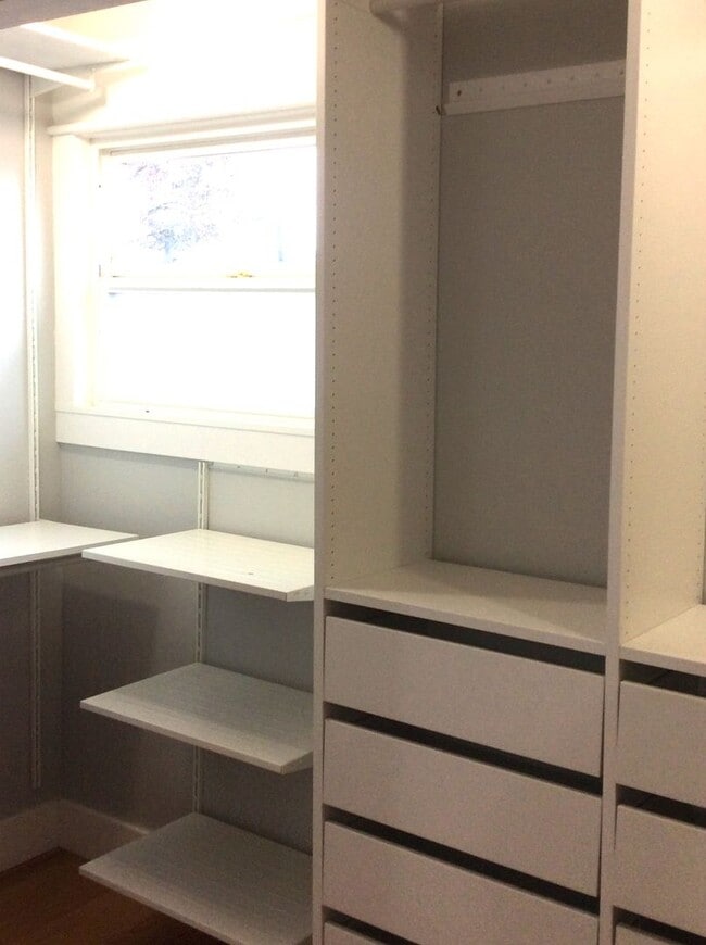 Building Photo - Browns Point Beauty! Spacious 2BDRM/1.75 BATH Home with Partial View of the Sound!