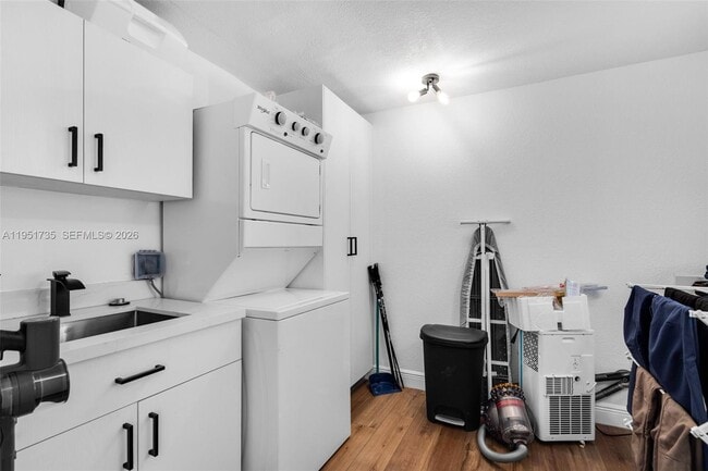 Building Photo - 5930 SW 47th St