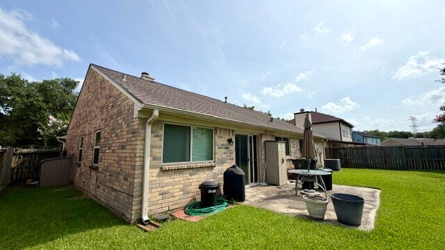 Building Photo - 3214 Lakefield Way