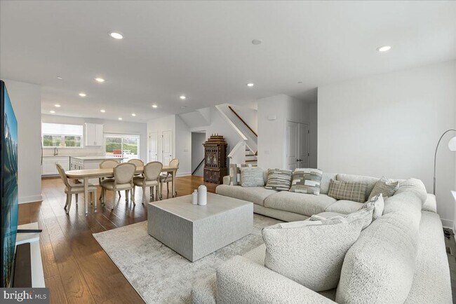 Building Photo - 122 ADA Hightower Ave