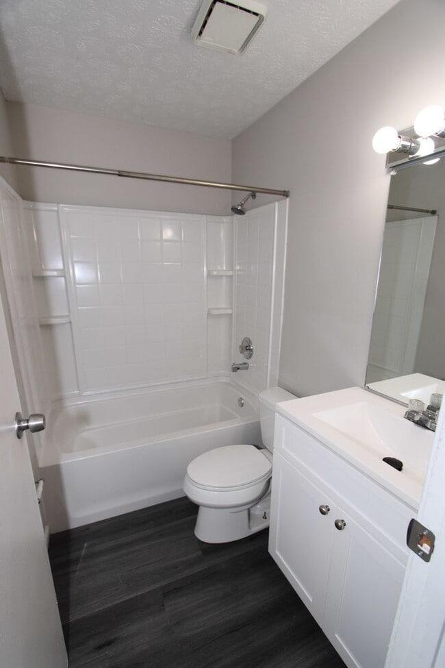 Building Photo - Stunning Remodeled 4 Bed 2 Bath Home