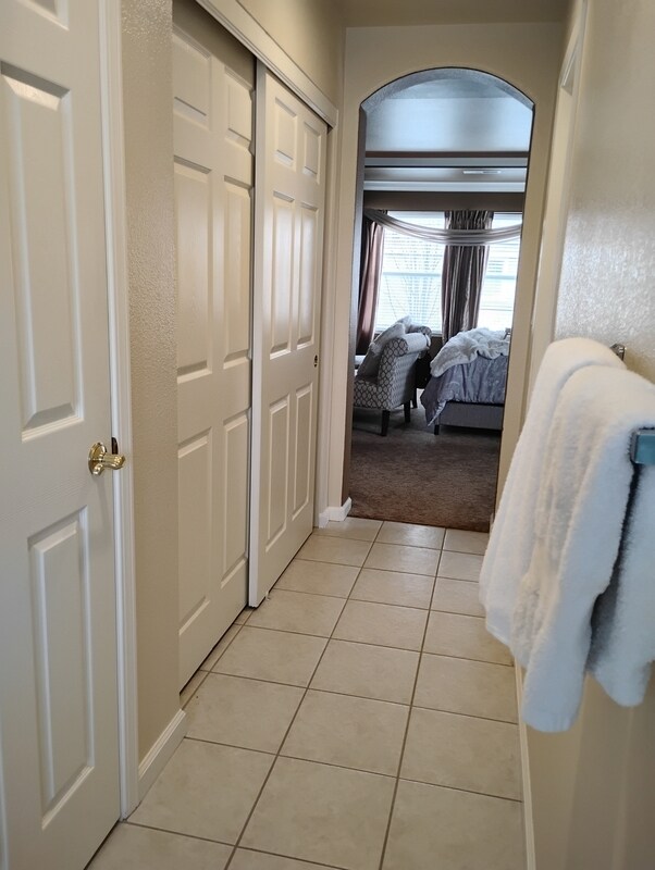 Building Photo - 1122 Mitchell Ln