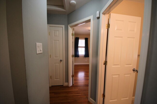 Building Photo - 4317 Sunshine Dr