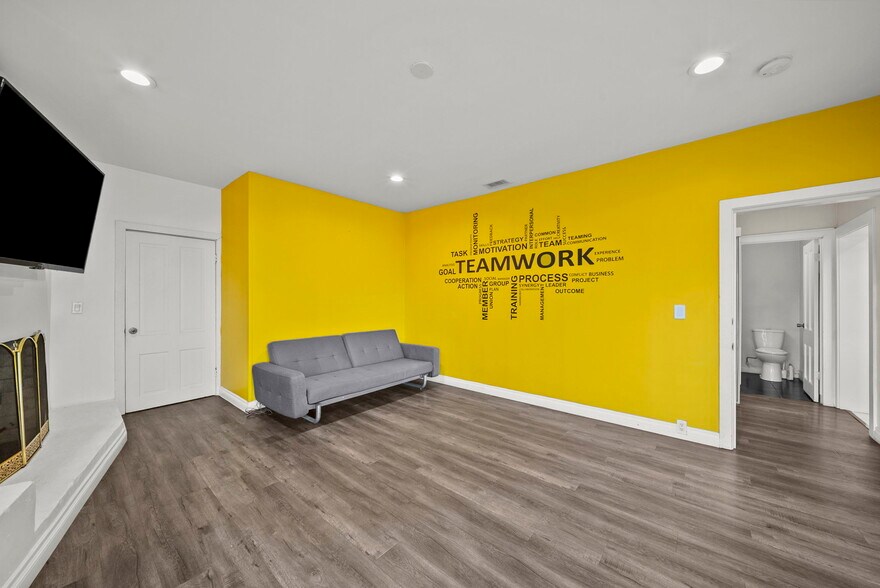 Building Photo - 8647 Corbin Ave