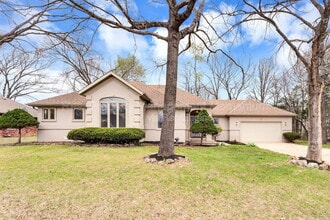 Building Photo - 271 Loganberry Rd