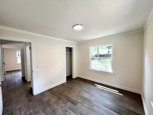 Building Photo - 1623 E Sullenberger Ave