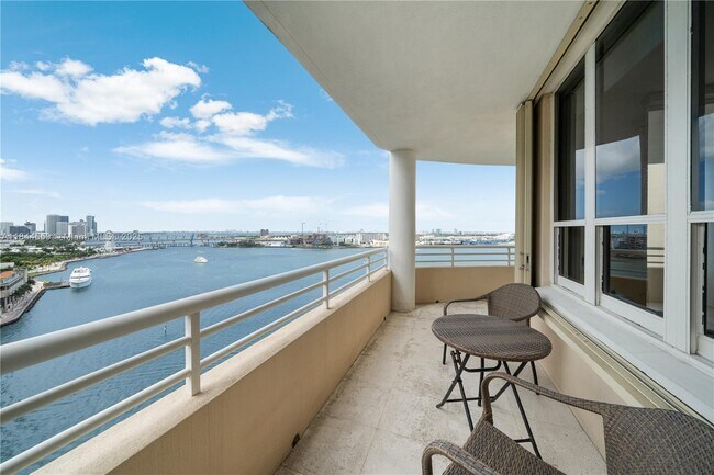 Building Photo - 888 Brickell Key Dr