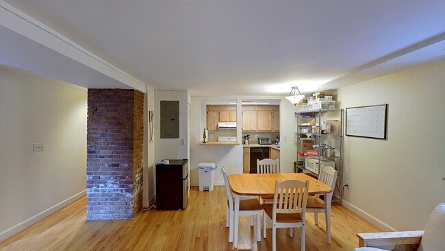 Building Photo - 111 Gainsborough St