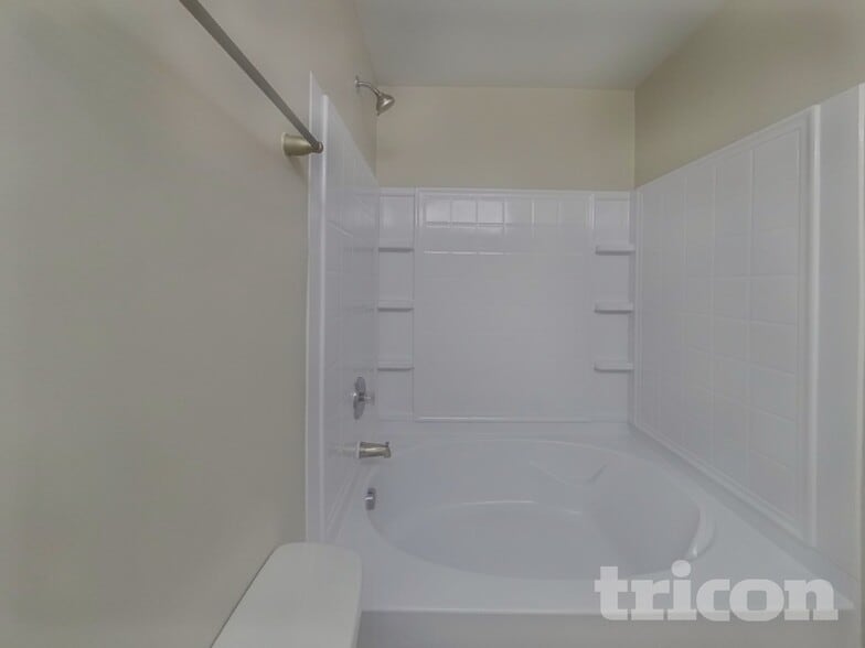 Building Photo - 842 Lakehill Rd