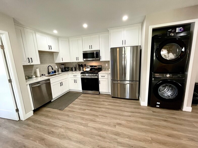 Building Photo - 2657 K St