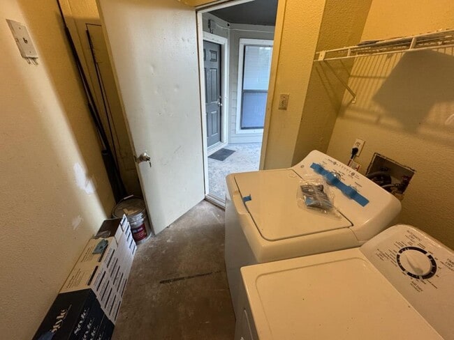 Building Photo - 10616 Mellow Meadow Dr