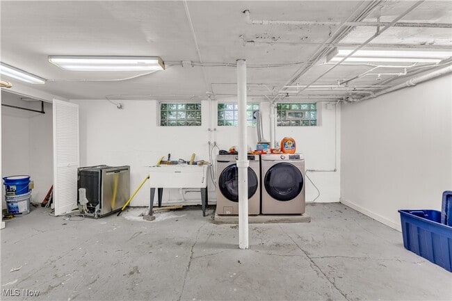Building Photo - 2540 Euclid Heights Blvd