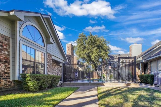 Building Photo - 449 Harris St