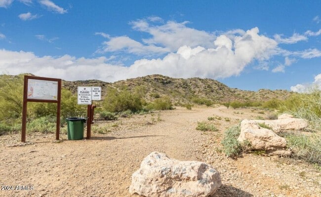 Building Photo - 1223 E Moss St