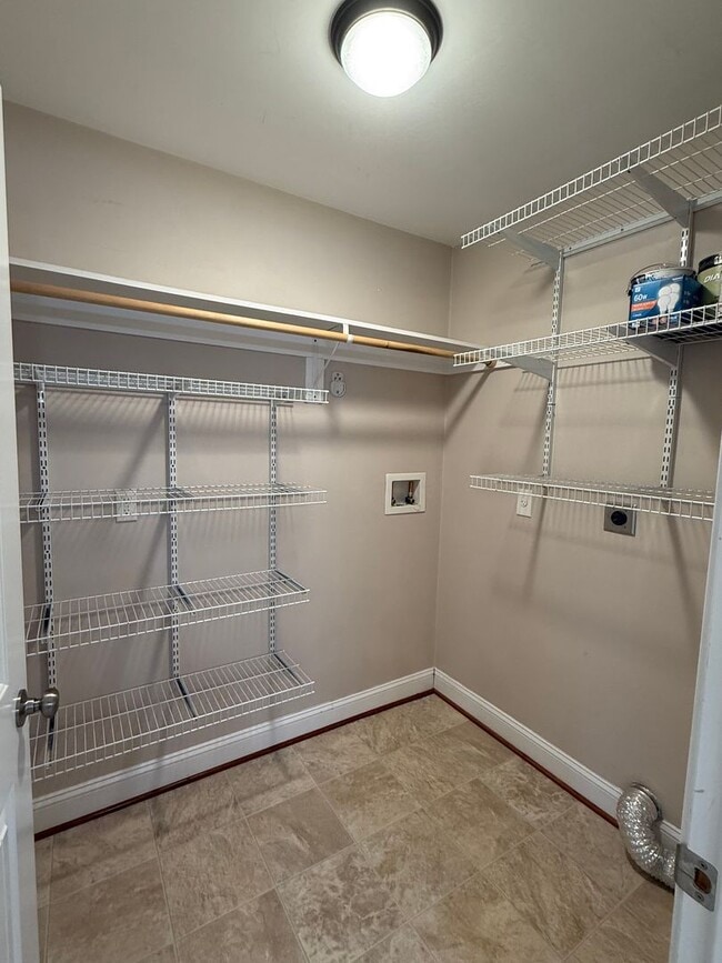 Building Photo - One Level 3 Bedroom 2 Bath Home in Hollins Area