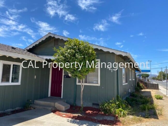 Primary Photo - Quaint Home for rent in Greenfield