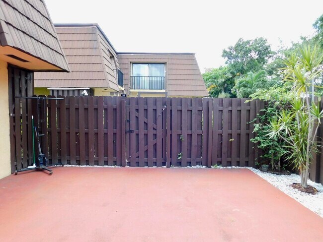 Building Photo - 4155 Turnberry Cir