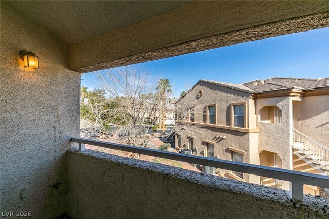 Building Photo - 3400 Cabana Dr