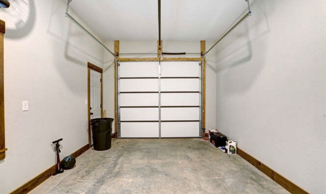 Building Photo - 37 Upper Knl Dr
