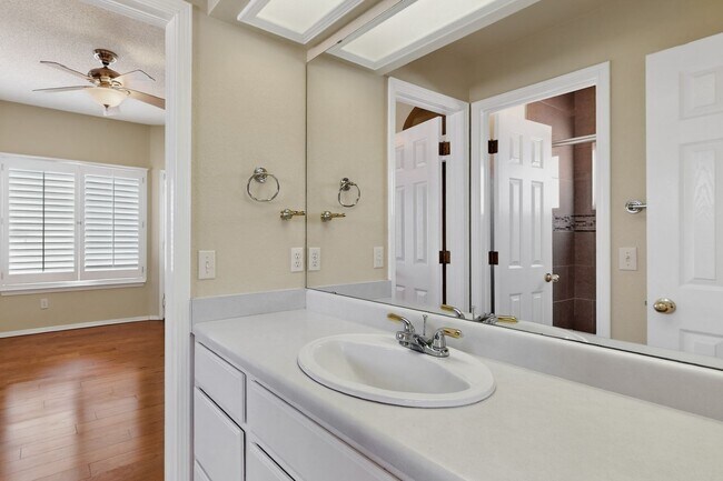 Building Photo - 6017 Ojo De Agua Dr