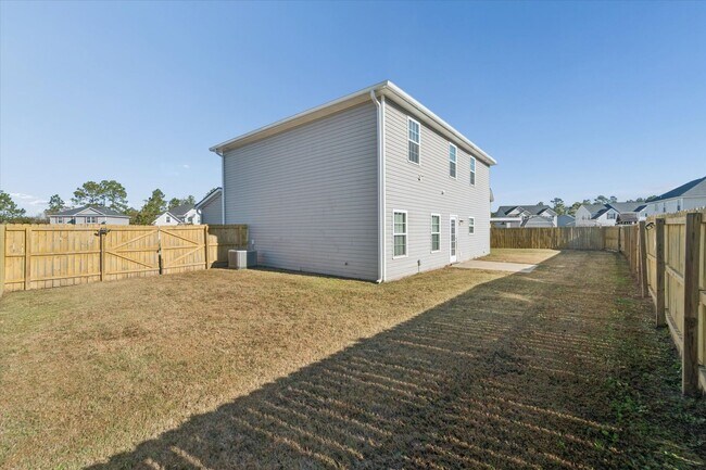 Building Photo - AVAILABLE NOW! (Pet Friendly)