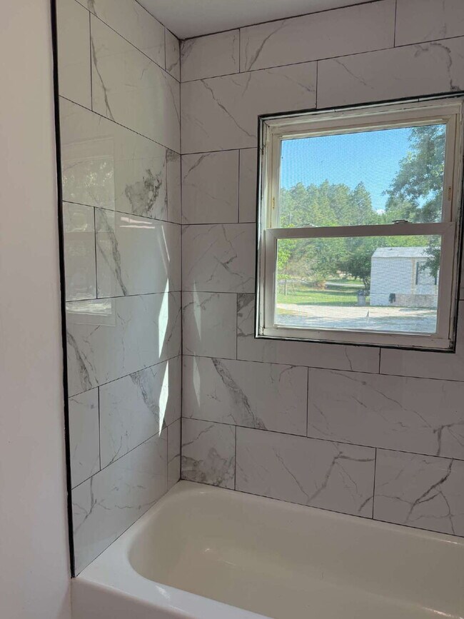 Building Photo - 318 Westview Loop