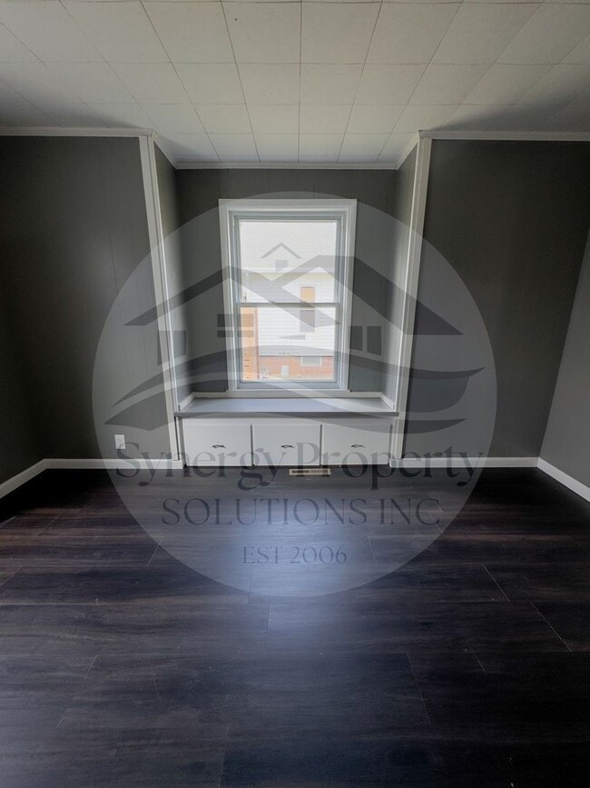 Building Photo - Crestline Home Available Now