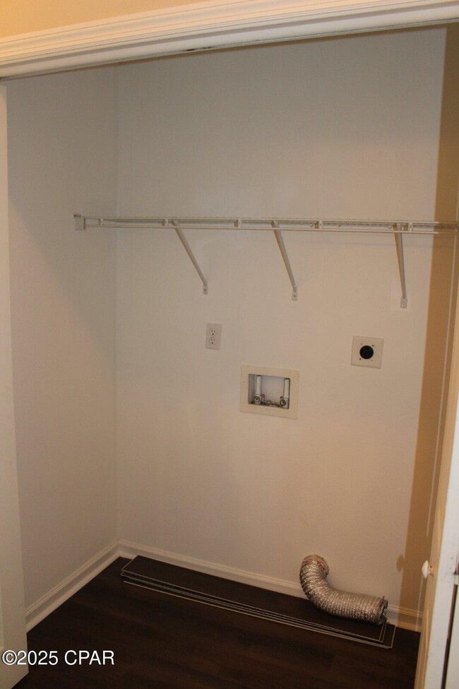 Building Photo - 1407 E 14th St