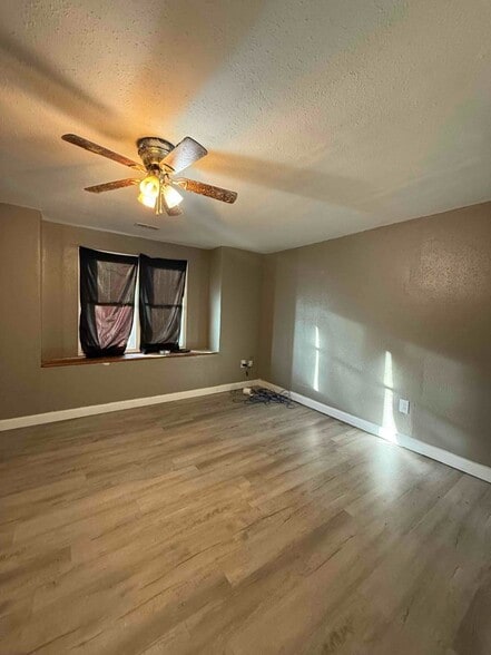 Building Photo - 207 Shields St