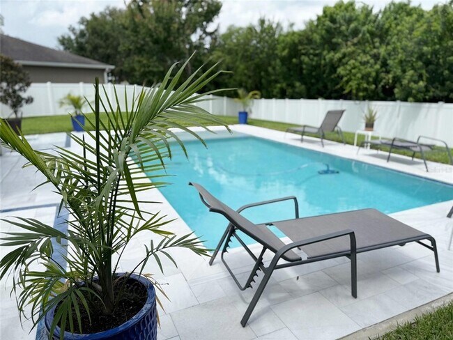 Building Photo - 12236 Fairlawn Dr