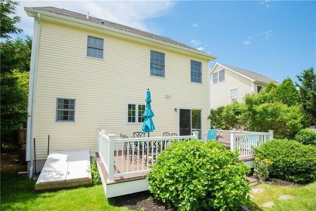 Building Photo - 663 Aquidneck Ave