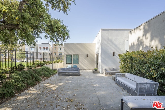 Building Photo - 756 Daniel Freeman Cir