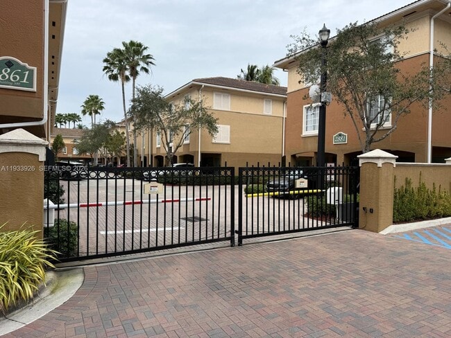 Building Photo - 2961 NE 185th St