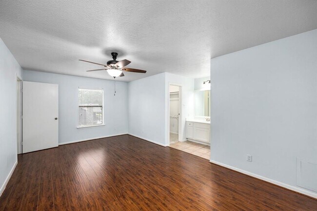 Building Photo - 12755 Mill Ridge Dr