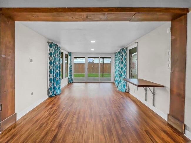 Building Photo - 33 Eucalyptus St