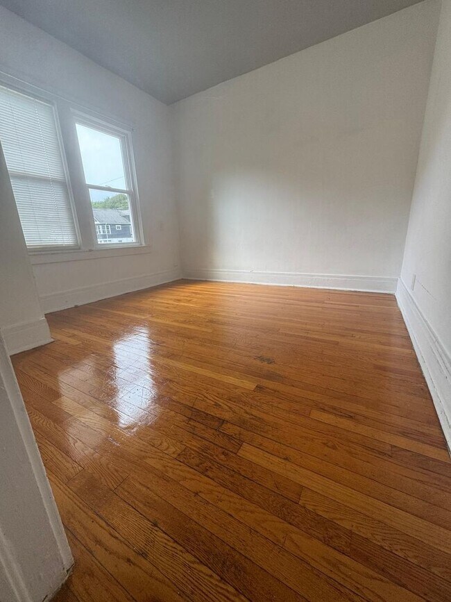 Building Photo - Eastwood Charmer – Updated 3-Bedroom with ...