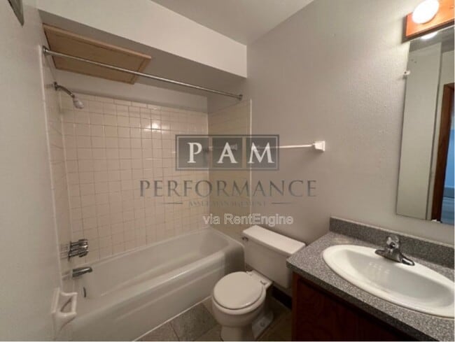 Building Photo - 2859 S 6th St