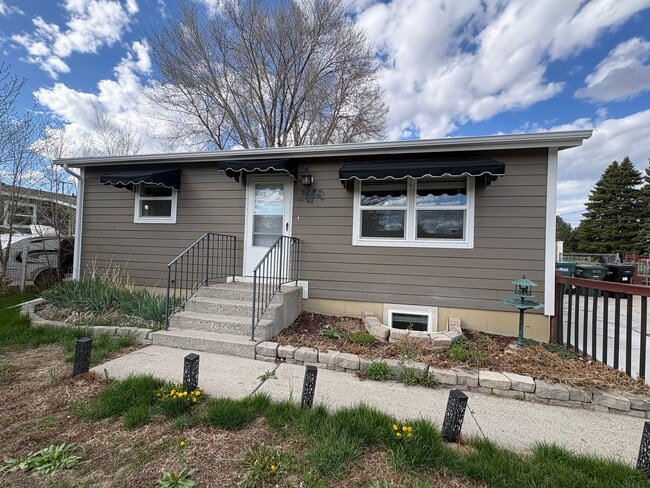 Building Photo - Spacious 4 Bedroom Home *Pet Friendly*