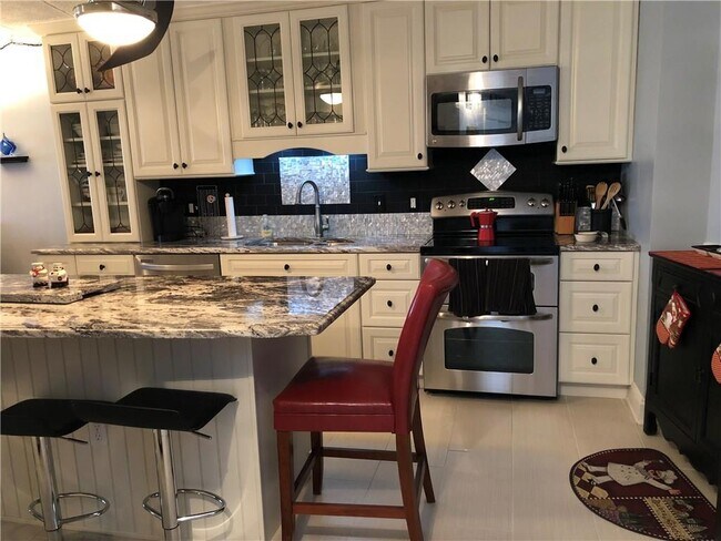 Building Photo - 1316 Capella S