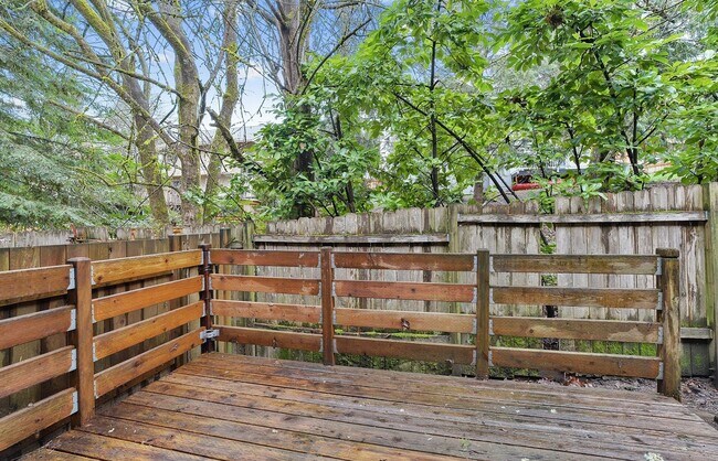 Building Photo - 1614 Village Park Pl