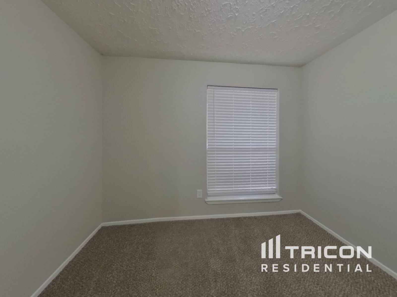 Building Photo - 2802 N Spring Dr