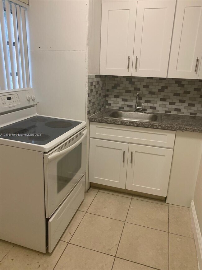 Building Photo - 1420 NW 41st St