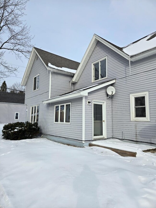 Building Photo - 511 N Genesee St